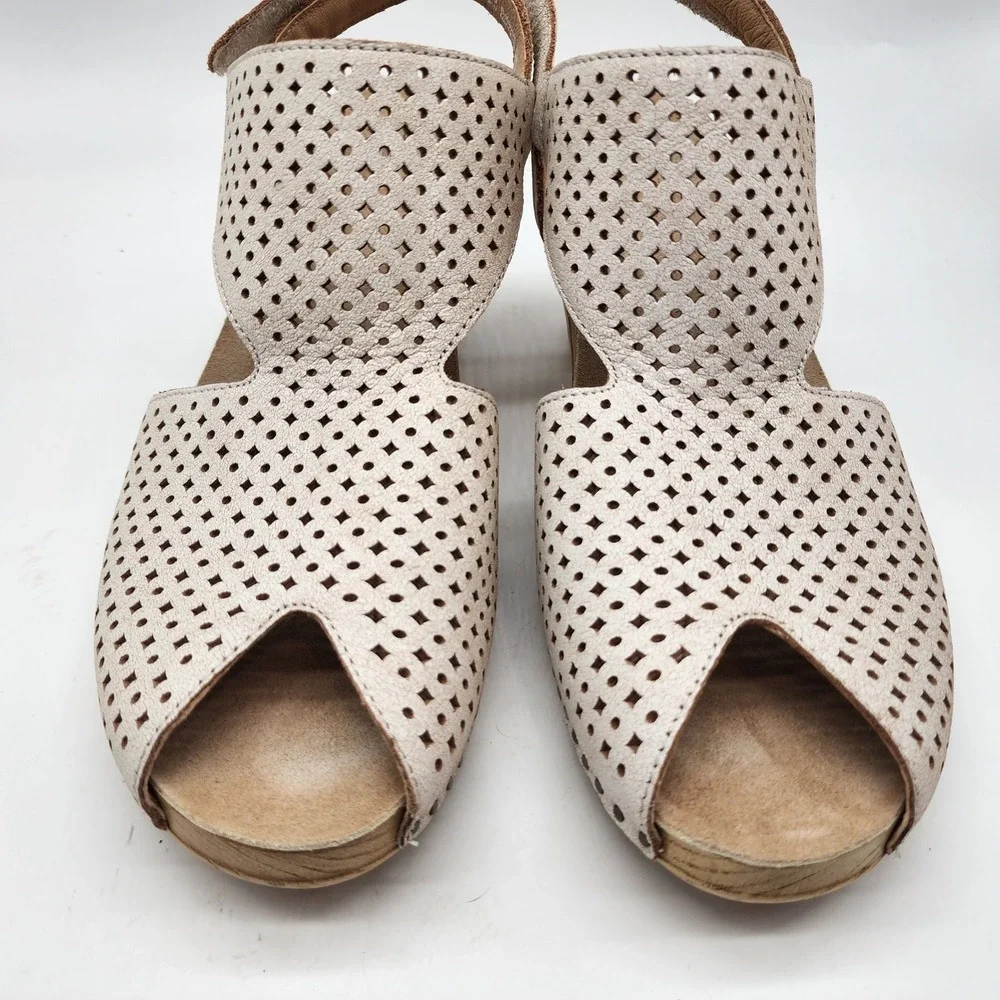 Dansko Teagan Sandals Women's 41 US 10.5-11 Tan Perforated Leather Wedge Clogs